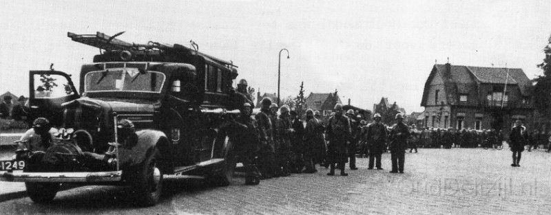 Buiskoolplein luchtberscherming voor oefening opgesteld in j.jpg